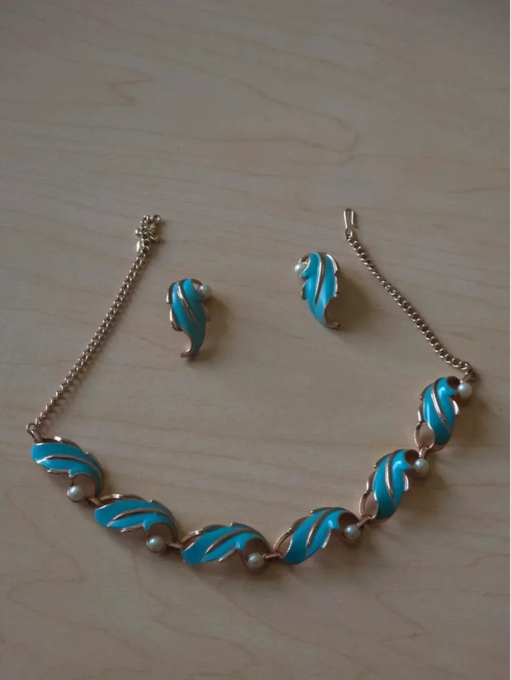 Vintage leaf and pearl jewelry set